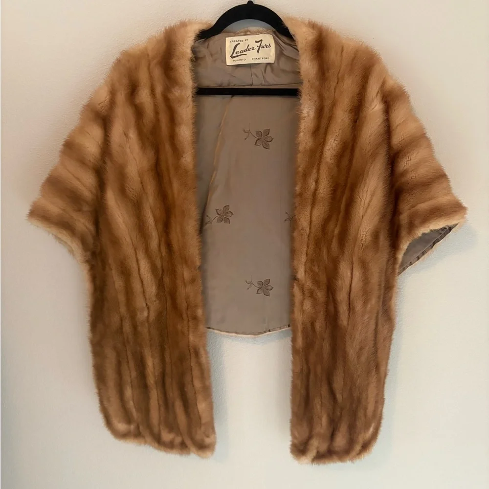 Luxurious Tan Fur Cape - Picture 1 of 4